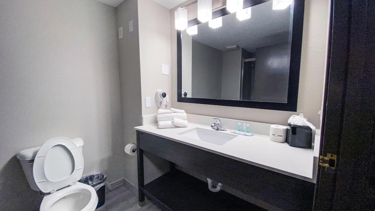Quality Inn Roseville-Detroit North מראה חיצוני תמונה
